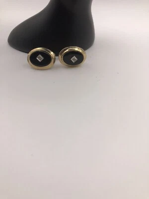 Gemelos de metal con patrón vintage con piedra negra ovalada y piedra blanca incrustada Foto 1 de 4