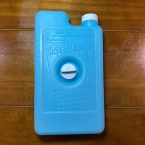 Vintage Rubbermaid Gott Cooler Refreeze Screw-In Water Bottle 8279 - Picture 1 of 5
