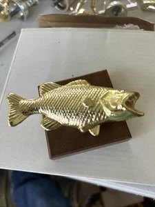 Trofeo pesce basso bocca grande ottone oro vintage 3,25" - Foto 1 di 3