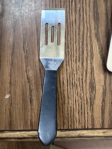 Vintage Pampered Chef #2622 Mini Stainless Steel Serving Baking Cookie Spatula - Picture 1 of 4