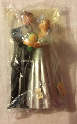 Vestido plateado vintage 1980 para adorno de pastel de boda novia pelo corto novio esmoquin negro Foto 1 de 3