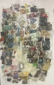 Großes Set Vintage Steine Glas Metall Holzperlen Muscheln 9 Pfund 200+ Mini Beutel - Bild 1 von 21