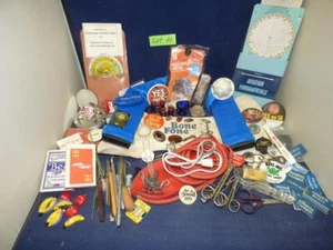 VINTAGE JUNK DRAWER LOT 175+ ITEMS 9 POUNDS (LOT H) - Picture 1 of 8