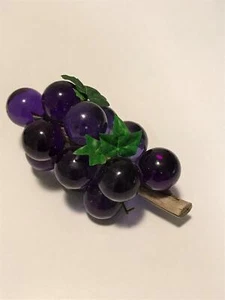 VINTAGE HEAVY LARGE LUCITE GRAPE CLUSTER - PURPLE W GREEN LEAVES & BRANCH - Picture 1 of 5