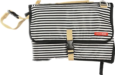Bolso de mano Skip Hop Pronto cambiador de pañales negro blanco rayas bebé Foto 1 de 2