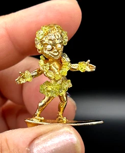 Vintage Hawaiian Surfer Green Peridot Gemstone Menehune Souvenior Brooch Pin - Picture 1 of 12