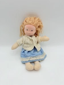 Waldorf Puppe kleines Mädchen blonde Haare Garn Pullover Outfit Montessori Lernen - Bild 1 von 13
