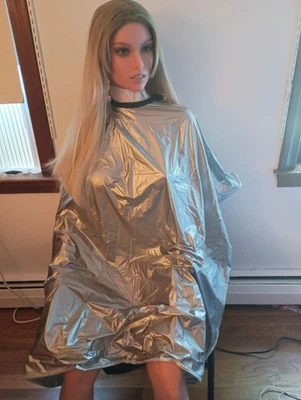 Capa de champú de vinilo plateado Betty Dain 54"x45" cierre táctil  Foto 1 de 4