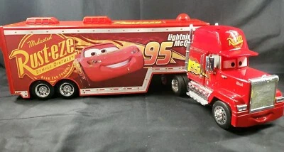 Carros exclusivos da Disney Store Mack Truck veículo de metal fundido de luxo com trailer Walt - Imagem 1 de 4