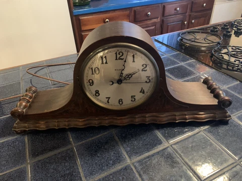 Vintage Bulova Wooden Mantel Electric Clock 1930s, Art Deco style No. 1110 Cover