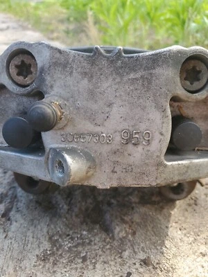 Pinza de freno delantera izquierda lado del conductor Volvo XC90 30657303 OEM 336mm usada 03-14 Foto 1 de 3