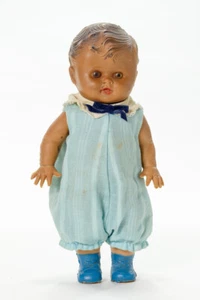 Muñeca vintage Tod-L-Tim de goma de 10" con ropa - Imagen 1 de 3