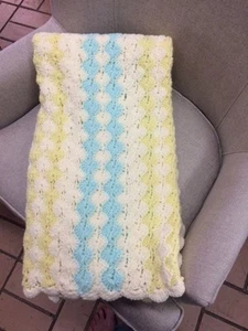 MANTA AFGANA 50 X 50 BLANCA AZUL AMARILLO HECHA A MANO CROCHET NUEVA - Imagen 1 de 1