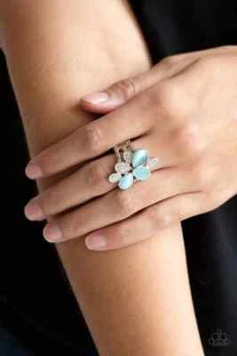 Paparazzi: Diamond Daises - Blue Ring - Imagem 1 de 2