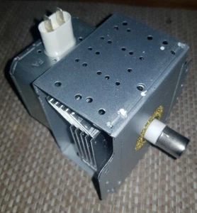Genuine Hotpoint C00509060 Microwave magnetron J00320429 - Picture 1 of 3