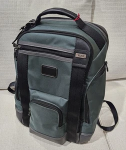 Neu mit Etikett Tumi Hedrick Deluxe Slip-Pack in Grün 495 $. - Bild 1 von 7