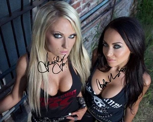 Foto firmada de bebés carnicero 8X10 Carla Harvey Heidi pastor bebés de metal - Imagen 1 de 1