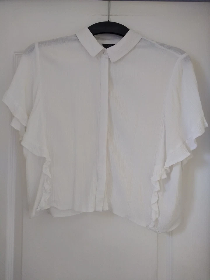Topshop white crinkle effect cropped shirt with flutter sleeves Size 4 Petite - Image 1 of 4