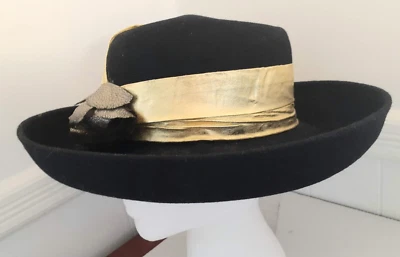 De Colección Sombrero de Lana Fedora Negro Banda Ancha Dorado Mr. John Signature Series Arlin Foto 1 de 4