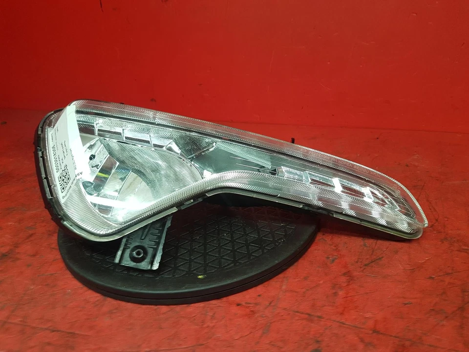 KIA SPORTAGE RIGHT FRONT FOG LAMP 2011 5 DOOR ESTATE - Image 1 of 4