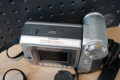 (M) Sharp Viewcam VL-AH150 Hi-8 Camcorder 8mm Video Camera Hi8 - Image 1 of 4