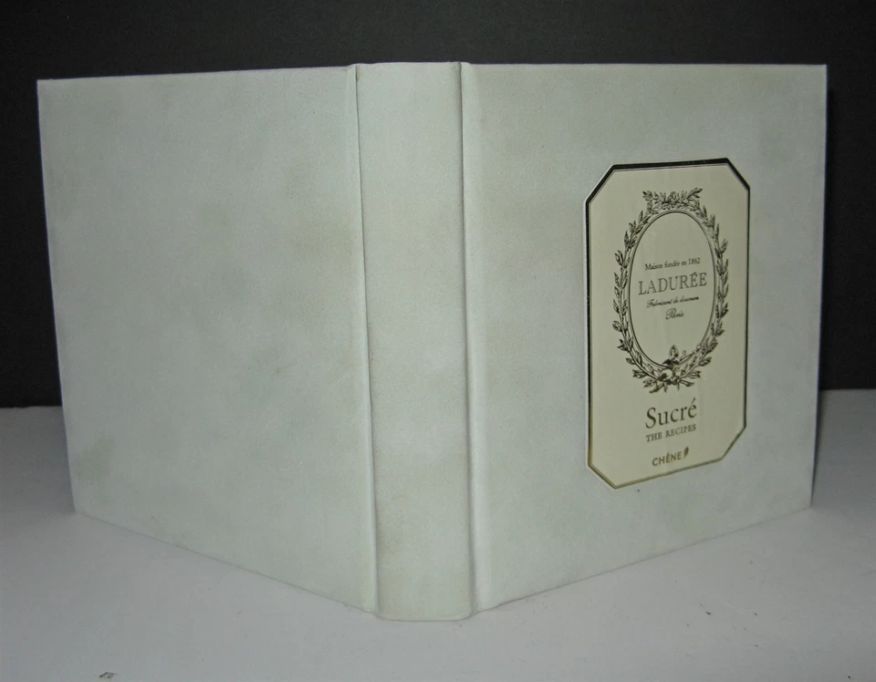 Laduree Paris Sucre:Sweet Recipes Phillippe Andrieu Velvet Cover 2010 Cookbook Foto 1 de 4