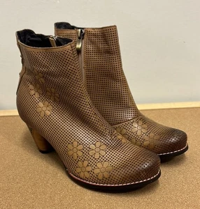 Stivaletto L'Artiste Spring Step Teca traforato in pelle floreale con zip TG 37 US 6,5 - Foto 1 di 12