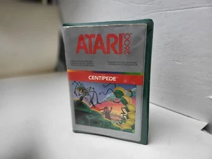 NIE BENUTZTES TAUSENDFÜSSLER PATRONENETUI & HANDBUCH FÜR PAL ATARI 2600 + PLUS K18 - Bild 1 von 8