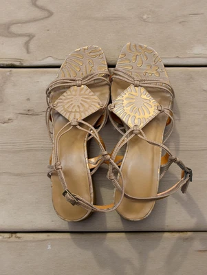 Sandália Carlos Santana 8M Couro Mambo 2 Tiras Biqueira Aberta Sapatos Salto Gatinho - Imagem 1 de 4