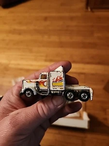 Hot Wheels Long Shot Kenworth 1982 # 3921 white 1982 Hong Kong Base - Picture 1 of 6