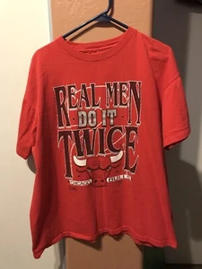 VTG 1992 Chicago Bulls Shirt "Real Men Do It Twice" Sz L-XL Michael Jordan NBA - Picture 1 of 7