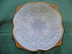 Footed Milk Glas Fruit Bowl Embossed Grape pattern Gold 4 Peaked Rim 23cm 1950's - Picture 1 of 7