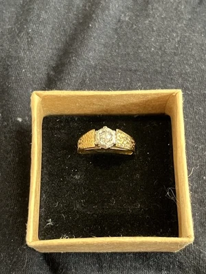 Anillo de compromiso vintage 1973 de oro de 9 quilates, platino y diamantes  Foto 1 de 4