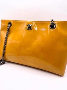 CHANEL Lack Kette Schultertasche gelb selten - Bild 1 von 8