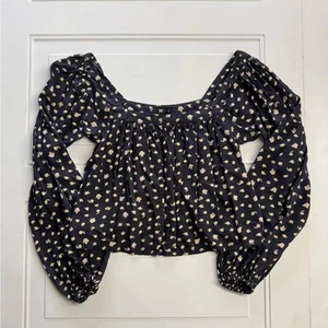 Blusa corta Billabong para mujer con estampado floral al hombro talla M - Imagen 1 de 6