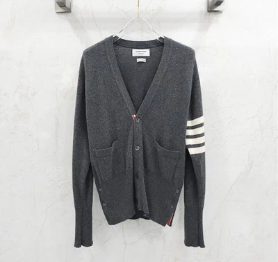 Cardigã Thom Browne cinza diagonal corte oculto cashmere 125543092 - Imagem 1 de 4