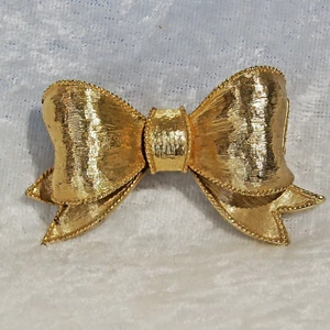 VINTAGE GOLD TONE METAL BOW BROOCH - Picture 1 of 2