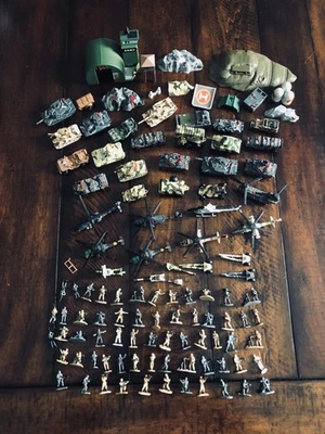 Lote de tanques sólidos vintage de caminhões militares Mirco Machines - Imagem 1 de 4