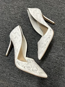 Jessica Simpson Damen-Heels Größe 8 M weiß perforiert Sommer gestanzt spitz zulaufend - Bild 1 von 9
