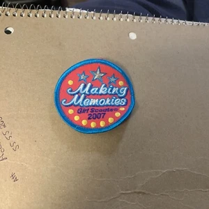 Girl Scout MAKING MEMORIES BADGE 2007 Patch. 2.5” Diameter - Picture 1 of 1