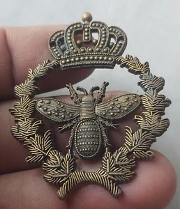 USA UK ENGLAND FRANCE GERMANY KINGS' CROWN **HONEY BEE** BADGE L@@K!! - Picture 1 of 2