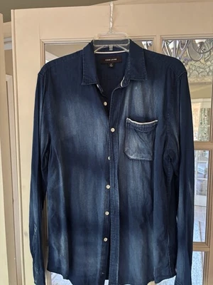 Camisa vaquera abotonada marca Adam Levine azul marino con costuras blancas mediana Foto 1 de 4