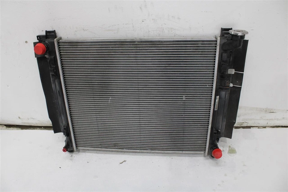 RADIATOR   Volkswagen Routan 2009 09 2010 10 2011 11 2012 12 Auto 1413645 Foto 1 de 4