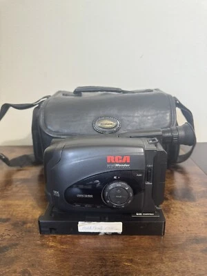 RCA CC648 VHS-C Camcorder Small Wonder Made in Japan - Image 1 of 4