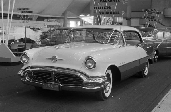 Oldsmobile Super 88 Motor Show 1957 Car Old Photo 2 - image 1 of 1