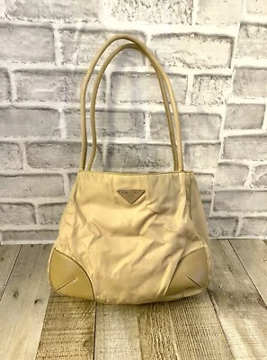 普拉达小号三角形 Tessuto NYLON 浅棕色米色皮革单肩包 #14 二手状况完好 — 第 1/4 张图片