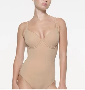 NUEVO CON ETIQUETAS SKIMS Talla M Se Adapta a Todos Espalda Suavizante Con Aros Calzoncillo Body Arcilla - Imagen 1 de 7