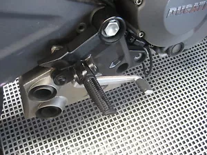DUCATI MONSTER 600 620 695 696 TITANIO POGGIAPIEDI IN ALLUMINIO NERO NUOVO - Foto 1 di 1