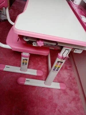 Kinderschreibtisch und Stuhl - Bild 1 von 4