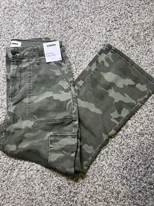 Sonoma High Rise Cargo Flare Pants, Green Camouflage Print, Women’s Size 8, NWT - Picture 1 of 8